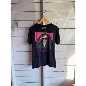 H.E.R. Artist Photo Graphic T-Shirt Mens Medium Black Pink R&B Concert Tour Tee